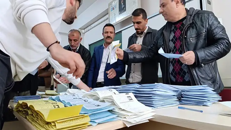 Van'da oy sayım işlemleri başladı