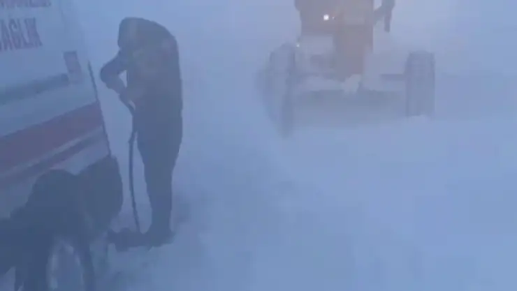 Van'da sağlık ekipleri Hipertansiyon hastasının imdadına yetişti