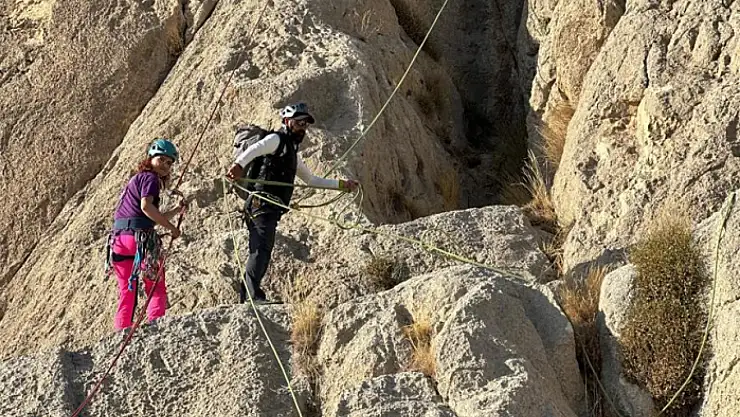 Van'da sporculara kaya tırmanışı eğitimi verildi