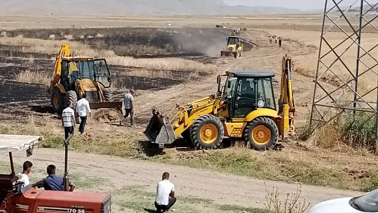 Van'da tarım arazisinde yangın