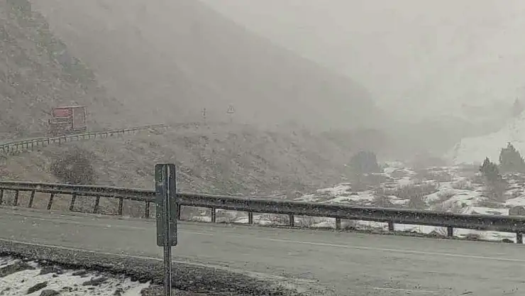 Van'da tipi nedeniyle o yol trafiğe kapatıldı