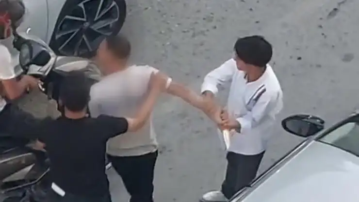 Van'da trafikte bıçaklı kavga