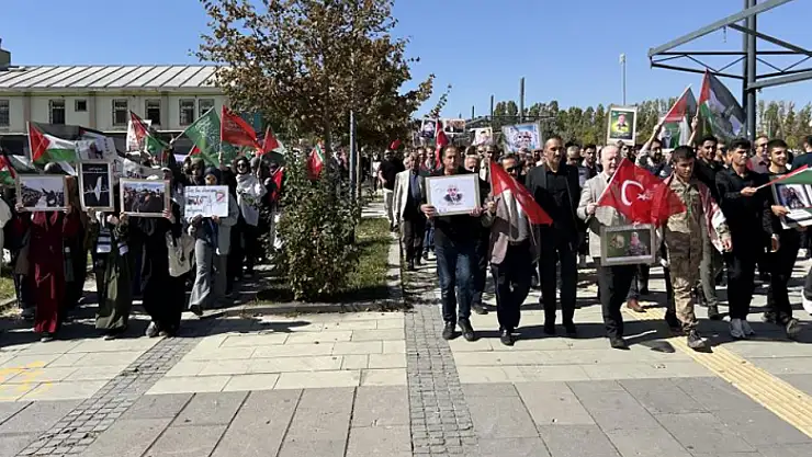 Van'da üniversite öğrencilerinden Gazze'ye destek yürüyüşü