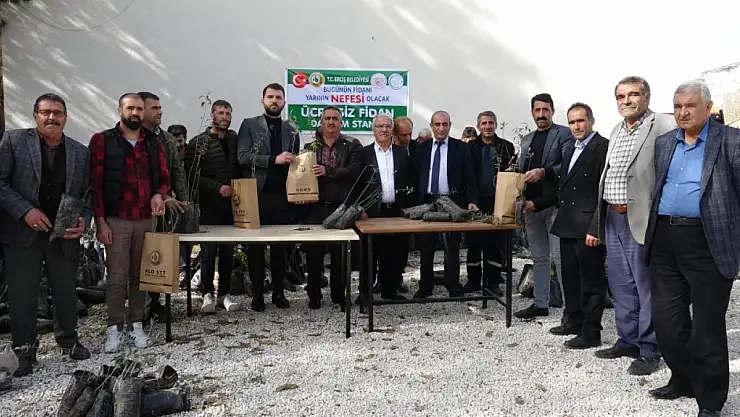 Van'da yetiştiricilere 30 bin adet ceviz ve badem fidanı
