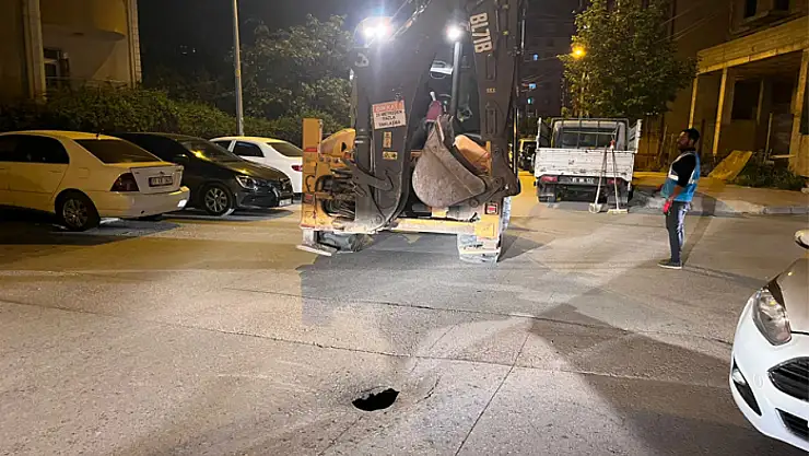 Van'da yol çöktü