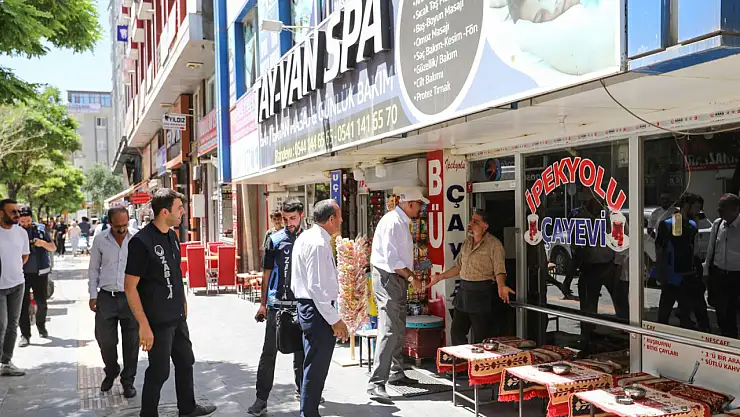 Van'da zabıtadan kaldırım işgali denetimi 