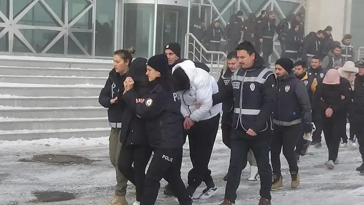 Van dahil 8 ilde dolandırıcılık yapan çete çökertildi