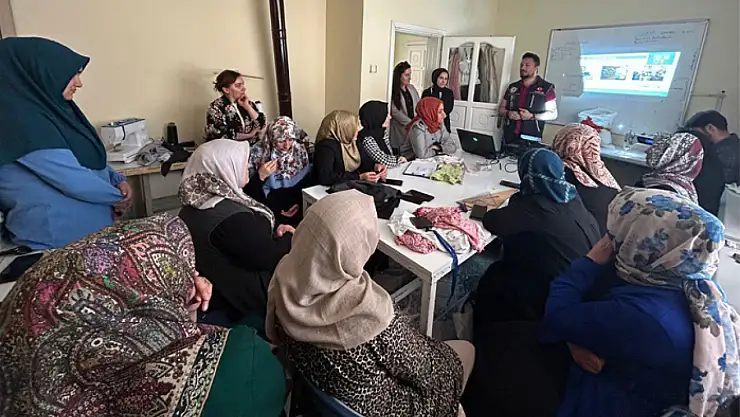 Van Emniyet Müdürlüğü'nden anne ve anne adaylarına bilgilendirme çalışması