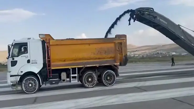 Van Ferit Melen Havalimanında pist sökme çalışmaları başladı