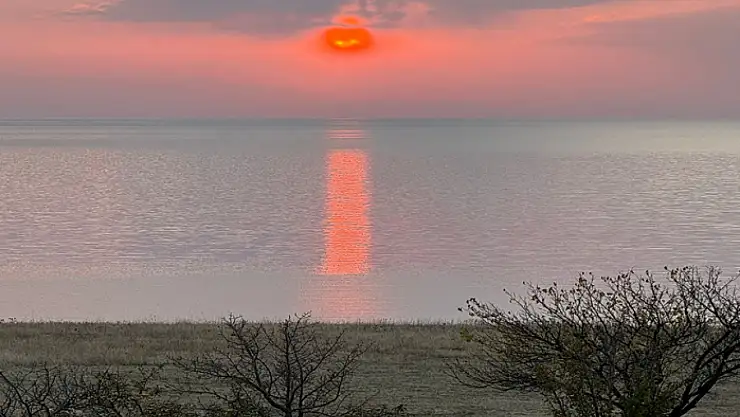 Van Gölü'nde gün batımı büyülüyor