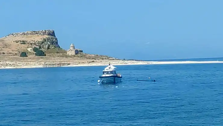 Van Gölü'nde kaybolan şahsı arama çalışmaları sürüyor