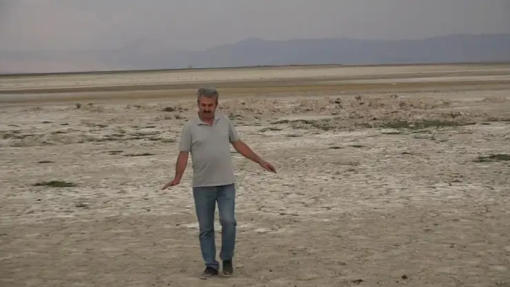 Van Gölü'nde su çekilmeleri devam ediyor