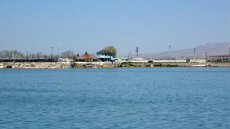 Van Gölü'nde su seviyesi yükseliyor