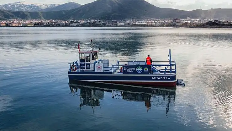 Van Gölü'nde toplanan atıklar geri dönüşüme kazandırıldı