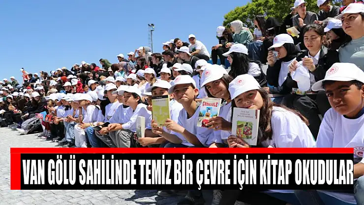 Van Gölü sahilinde temiz bir çevre için kitap okudular