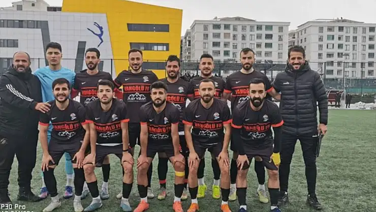 Van Gölüspor lidere bileniyor