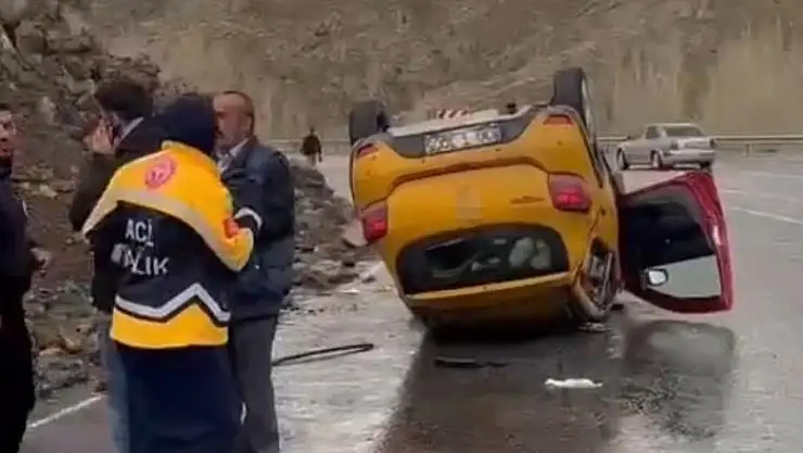 Van-Hakkari karayolunda trafik kazası: 2 yaralı