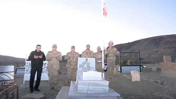 Van İl Jandarma Komutanı Tuğgeneral Avkıran, Şehit Kabirlerini ziyaret etti