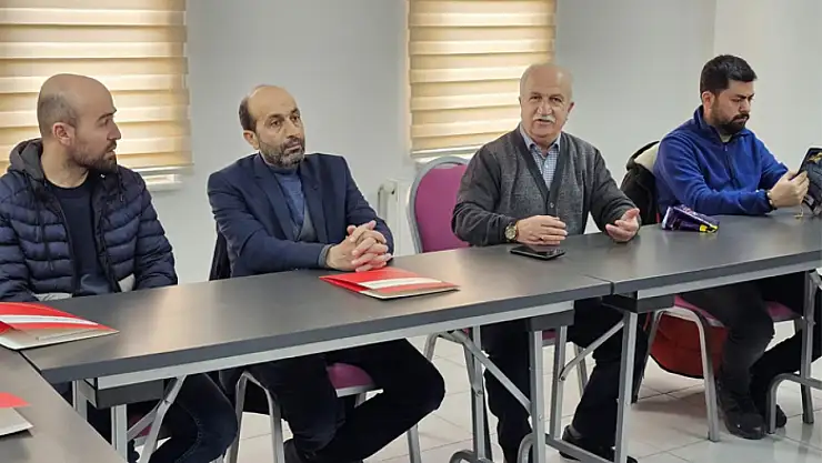 Van'ın hafızası Ümit Kayaçelebi, bilgi birikimini genç nesillere aktarmaya devam ediyor