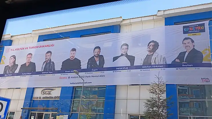 Van'ın her bölgesine kültür yolu afişleri asıldı