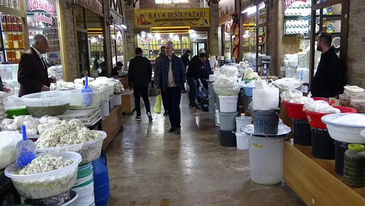 Van'ın tescilli lezzeti taze otlu peynir raflardaki yerini aldı