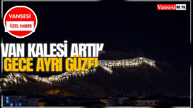 Van Kalesi Artık Gece Ayrı Güzel