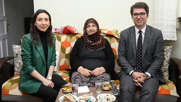 Van'lı 73 yaşındaki Güler Teyze'ye doğum günü sürprizi