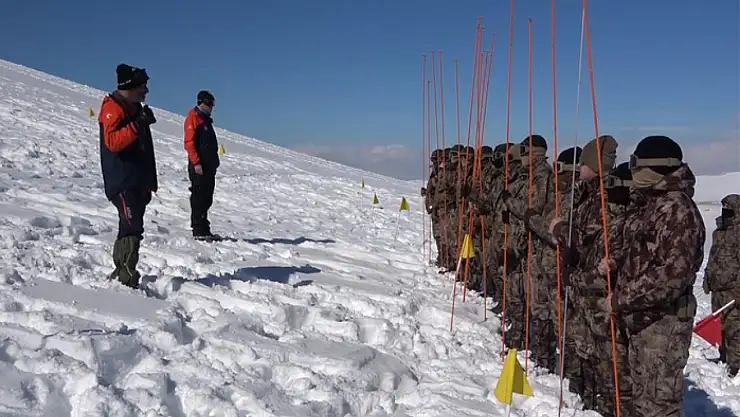 Van polisine çığ eğitimi 