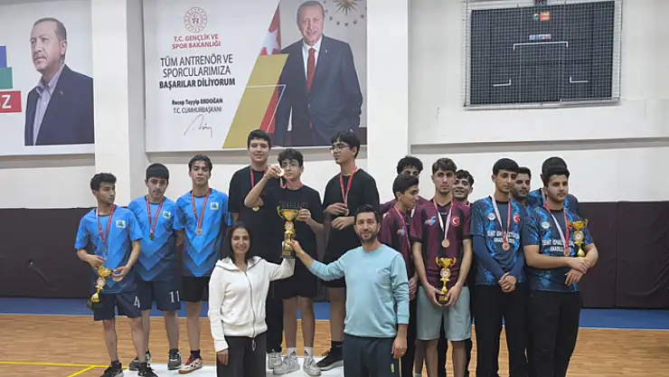 Van Türk Telekom Fen Lisesi Masa Tenisi Takımı Van İl Birincisi oldu