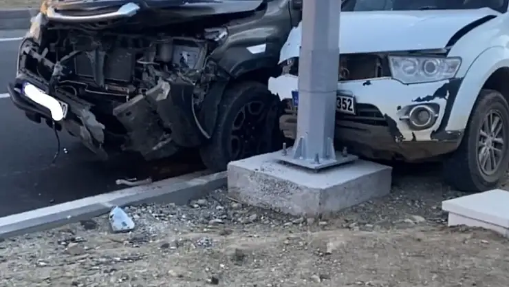 Van-Yüksekova yolunda trafik kazası