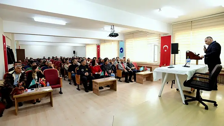 Van YYÜ'de '100. Yılında Cumhuriyet Kazanımları' konferansı