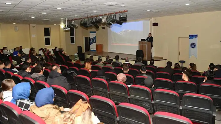 Van YYÜ'de raylı sistem semineri