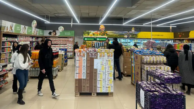 Van YYÜ'de tarım marketi açıldı