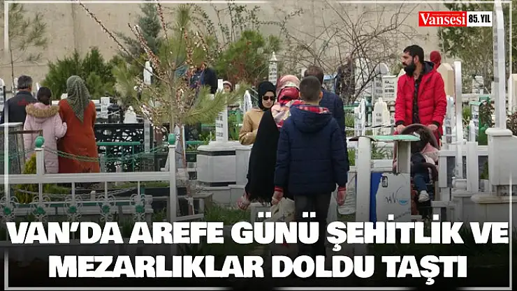 Van'da Arefe günü şehitlik ve mezarlıklar doldu taştı