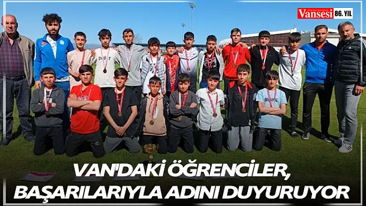 Van'daki öğrenciler, başarılarıyla adını duyuruyor