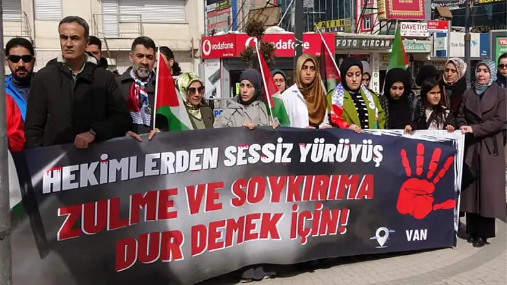 Vanlı hekimlerin protestosu sürüyor