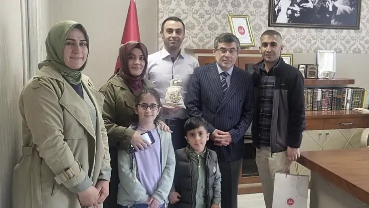 Vanlı minikler Gazze için harçlıklarını bağışladılar