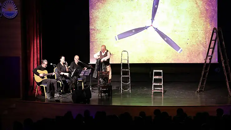 Vanlı öğrenciler 'Vecihi Hürkuş' tiyatrosuyla buluştu