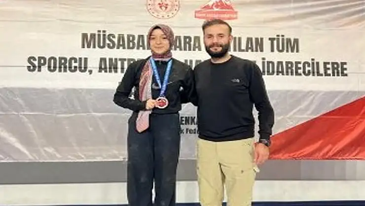 Vanlı sporcu Nergiz Meryem Baş'tan Türkiye ikinciliği
