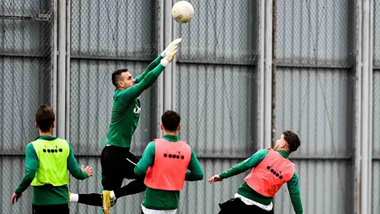 Vanspor'un grubunda mücadele eden Bursaspor'da hazırlıklar başladı