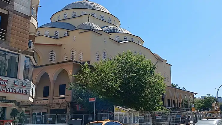 Vatandaşlar ve esnaflar Hz. Ömer Camii'ni anlattı