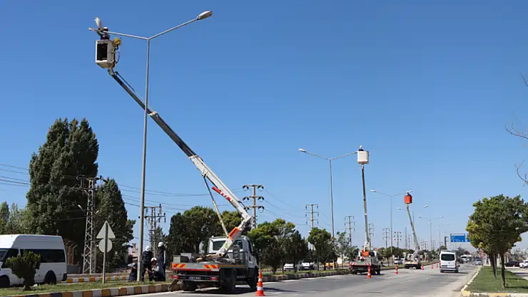 VEDAŞ, sokak aydınlatmalarının onarımının gündüz yapıldığını açıkladı