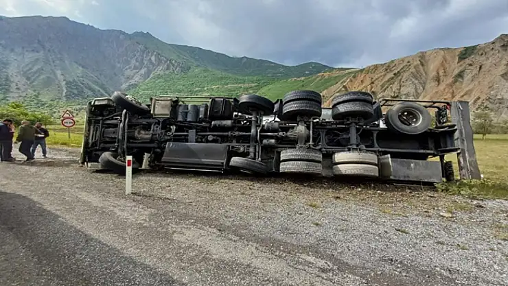 Yakıt tankeri yan yattı