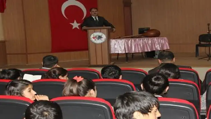 Yazarlar öğrencilerle buluştu