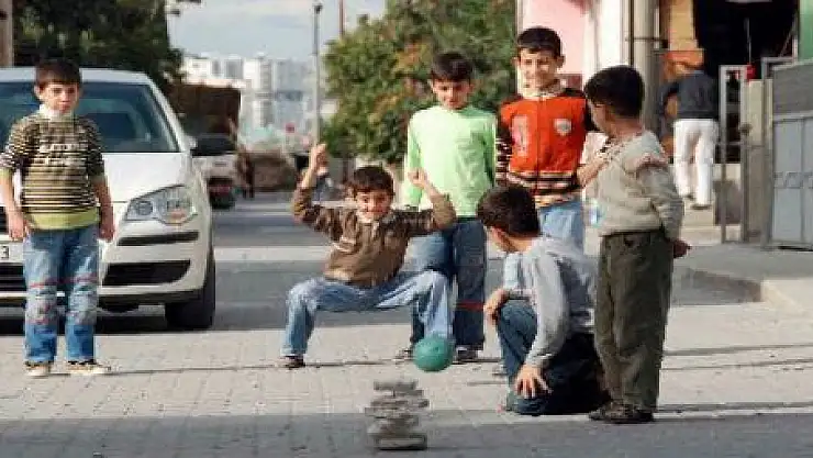 VAN'IN NÜFUSUNUN YARISI ÇOCUK