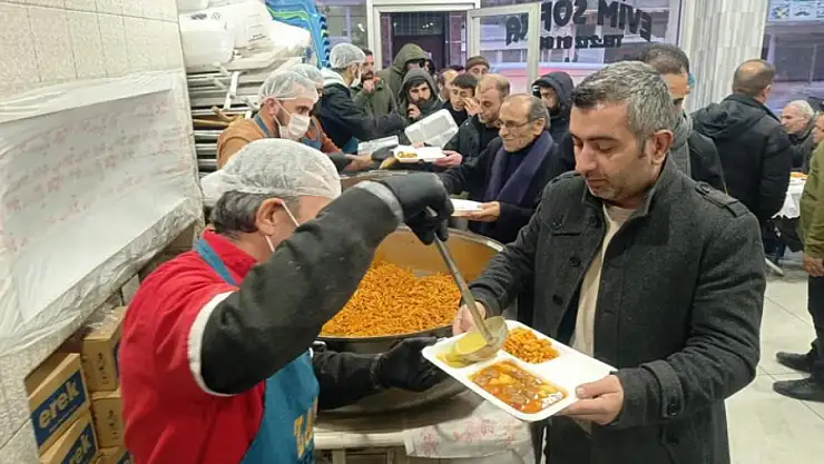 Yemek şirketinden ücretsiz iftar yemeği