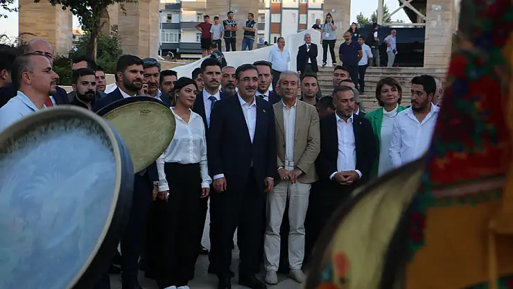 Yılmaz Diyarbakır'da gençlerle buluştu