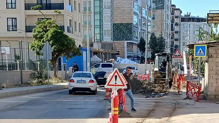 Yol çalışmalarından dolayı trafik kilitleniyor