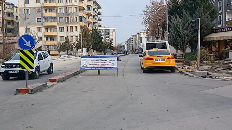 Yol ve kaldırım çalışmaları şehre yeni bir çehre kazandırıyor