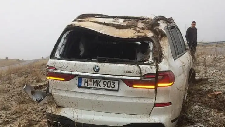 Yoldan çıkan cip takla attı